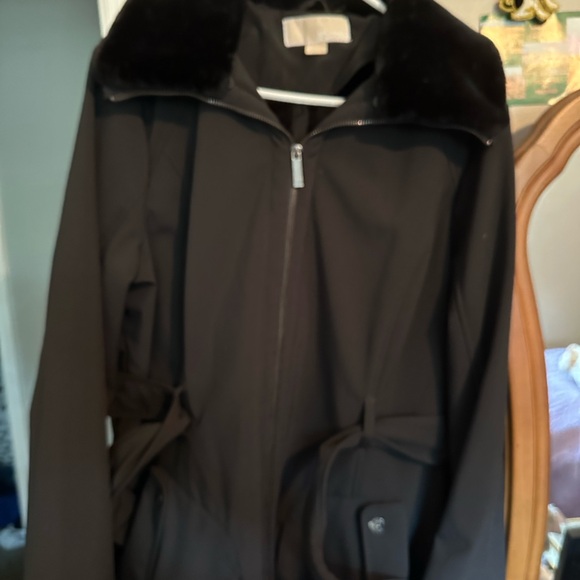 Chic Black Jacket with Faux Fur Collar - Picture 1 of 5